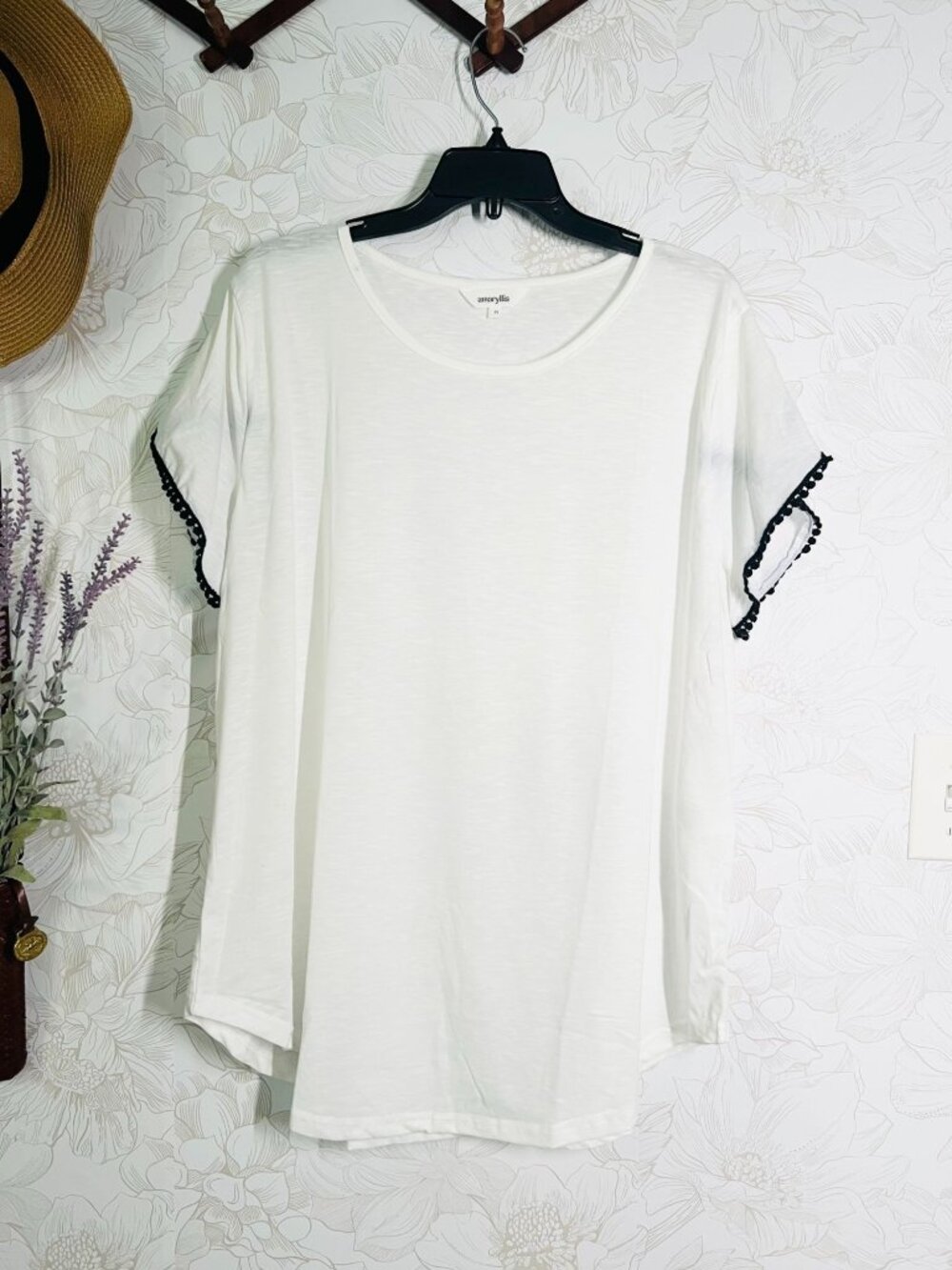 Amaryllis Womens White Top With Black Trimmed Flutter Sleeves 3X